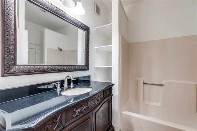 738 Woodlawn Avenue - Photo 4