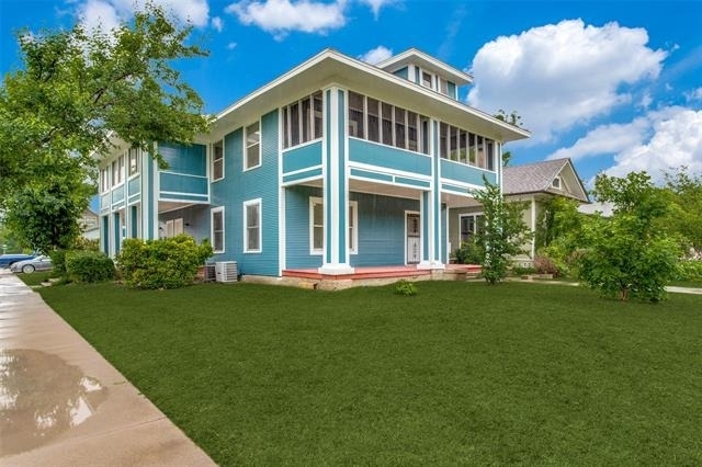 738 Woodlawn Avenue - Photo 1