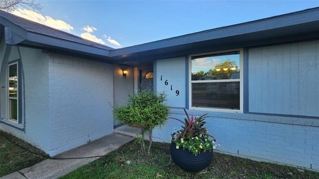 1619 Glenhill Lane - Photo 4