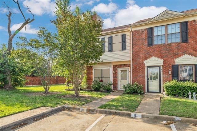 200 Samuel Boulevard - Photo 1