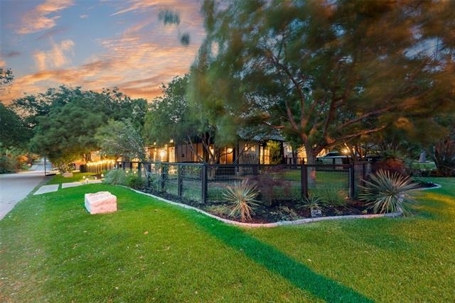 9003 Eustis Avenue - Photo 2