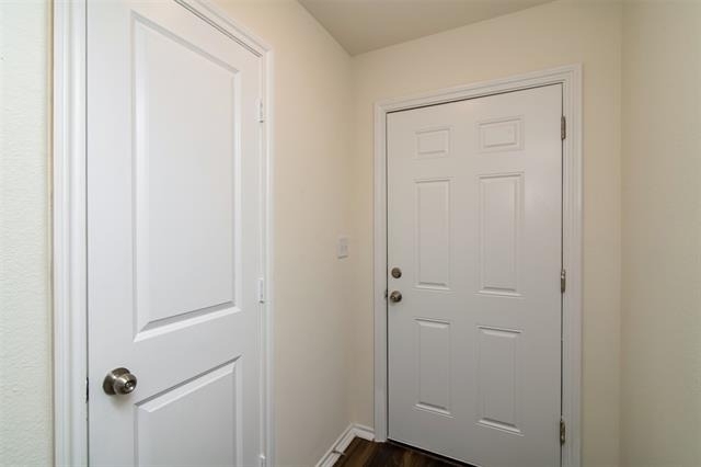 201 S May Street - Photo 2