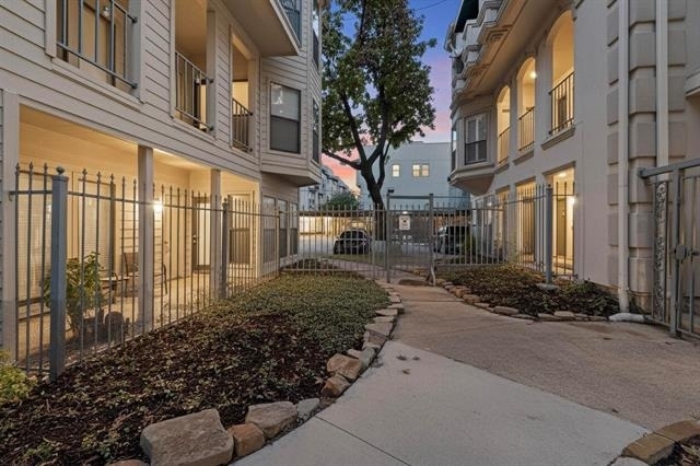 3105 San Jacinto Street - Photo 4