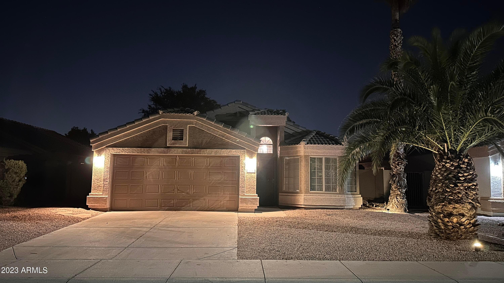 1616 W Kesler Lane - Photo 0