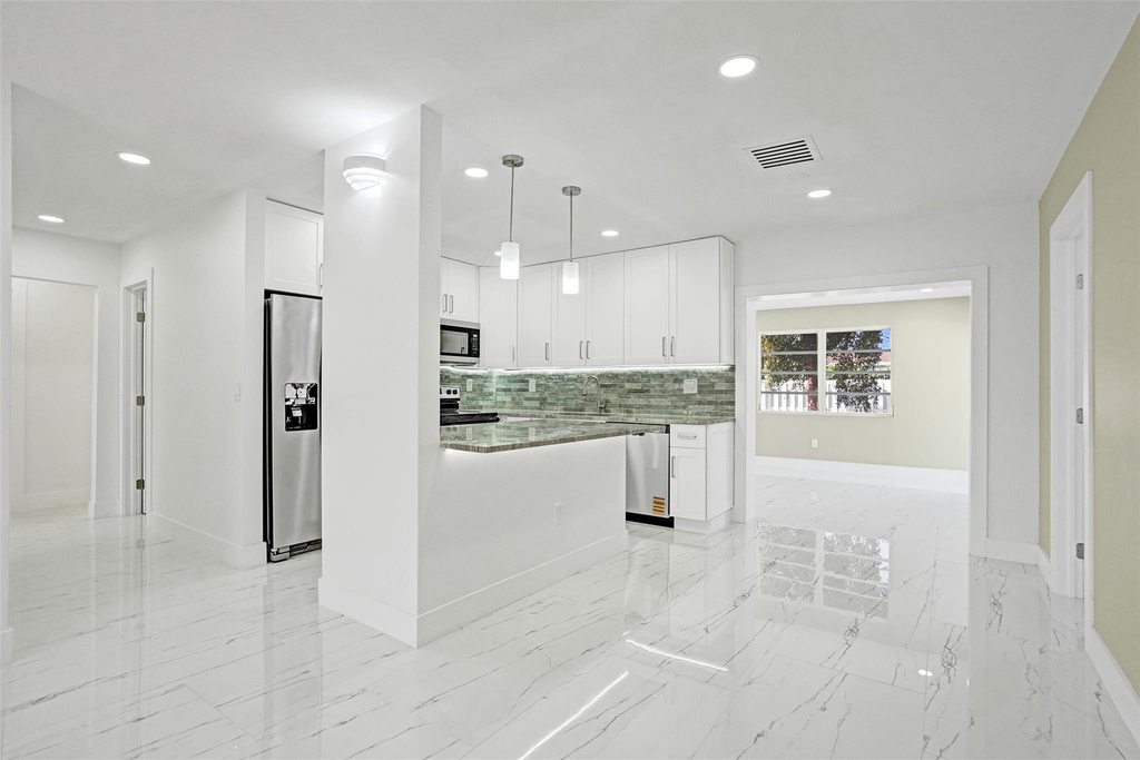 1437 Sw 1st Avenue - Photo 3