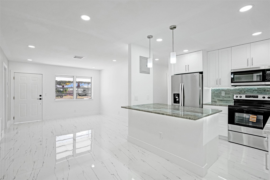 1437 Sw 1st Avenue - Photo 6
