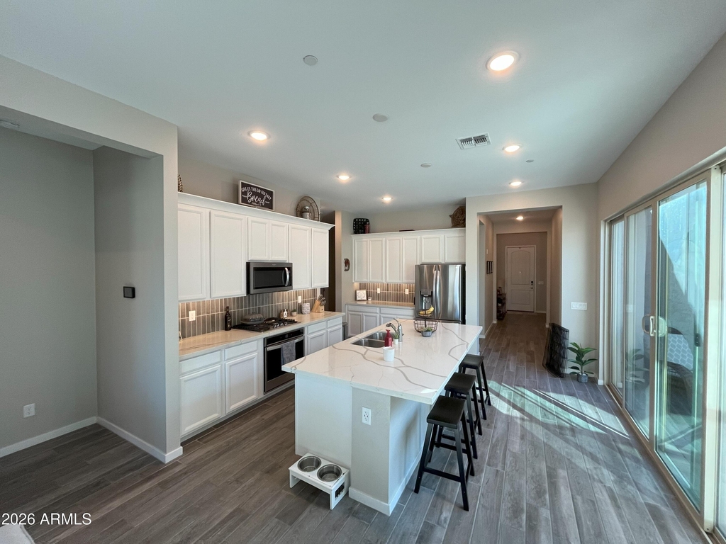 1910 N 141st Avenue - Photo 4