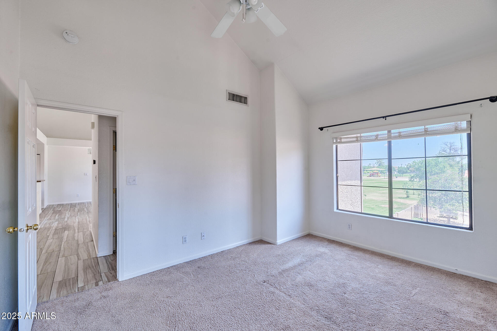 1001 N Pasadena -- - Photo 15