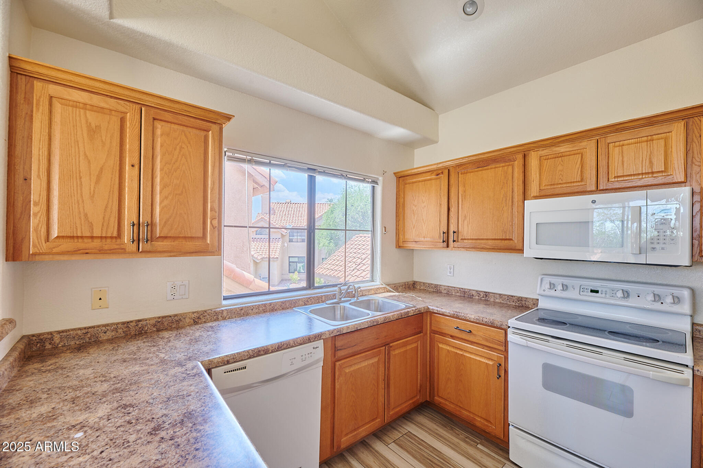 1001 N Pasadena -- - Photo 1
