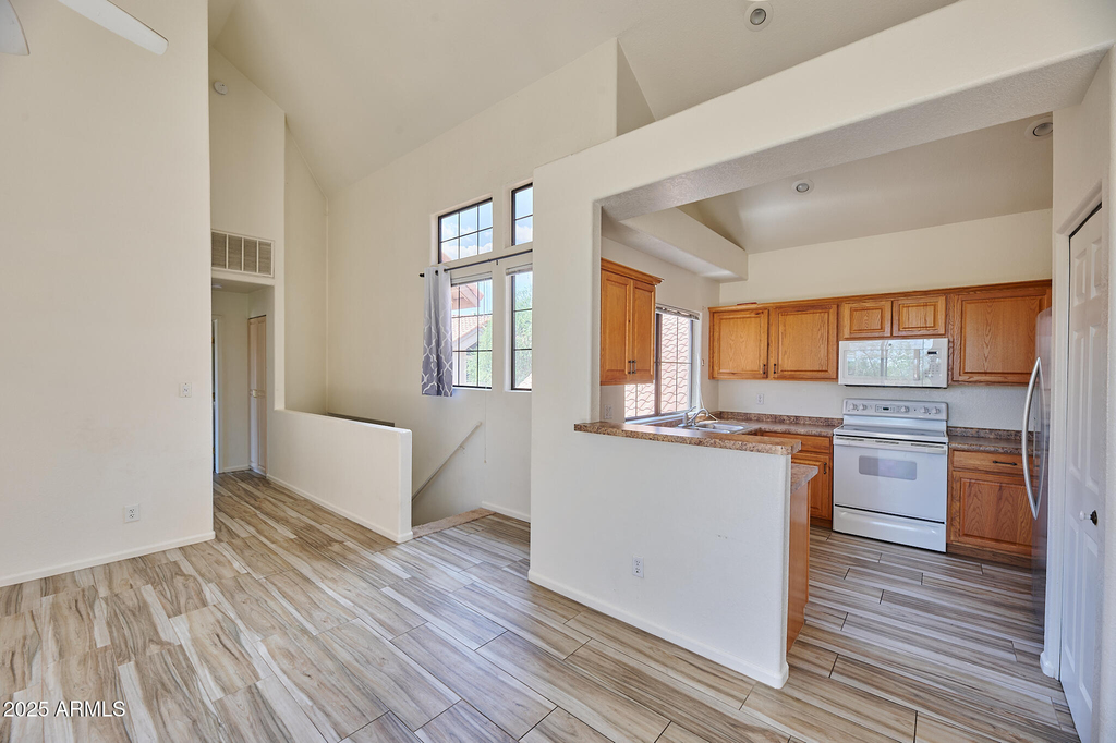 1001 N Pasadena -- - Photo 3