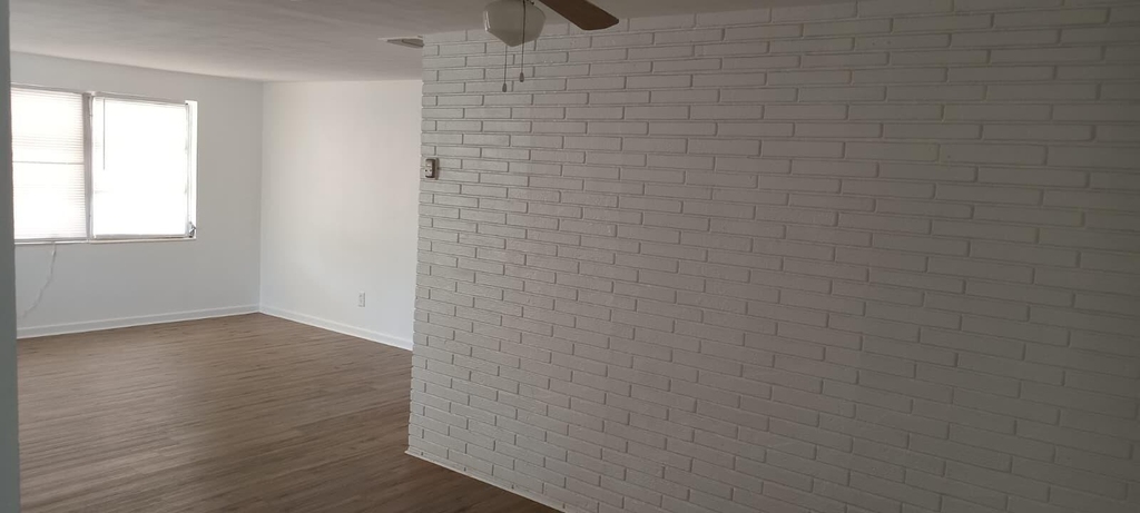 131 E Camphor Street - Photo 3