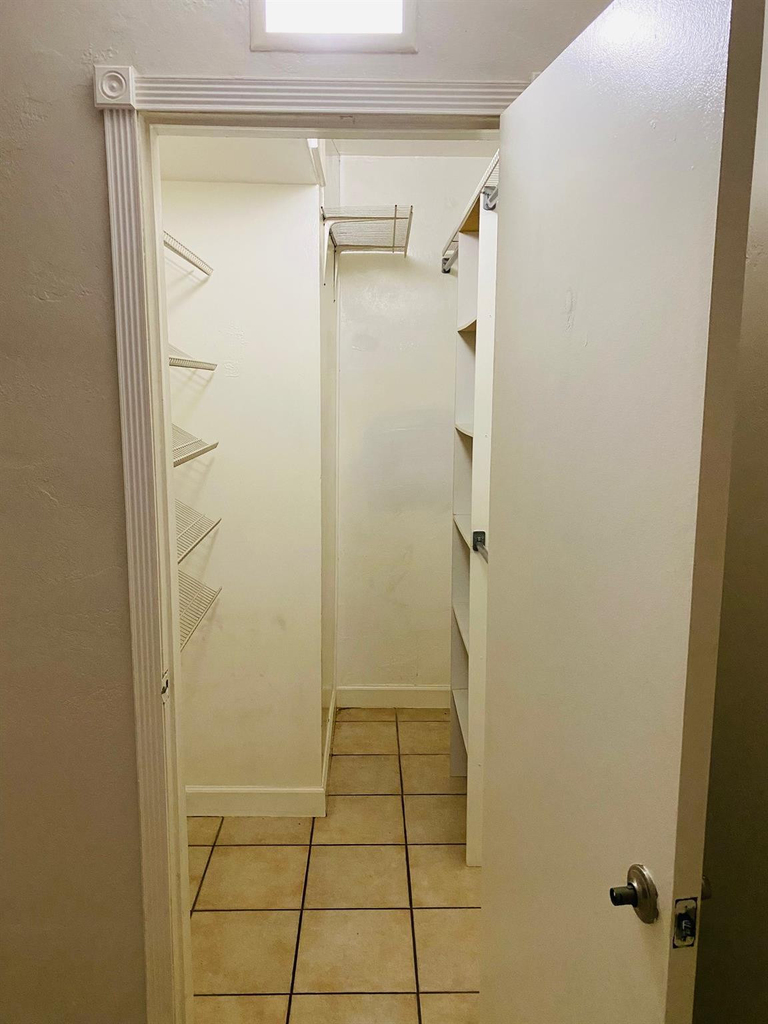 1301 N 12th Court - Photo 5
