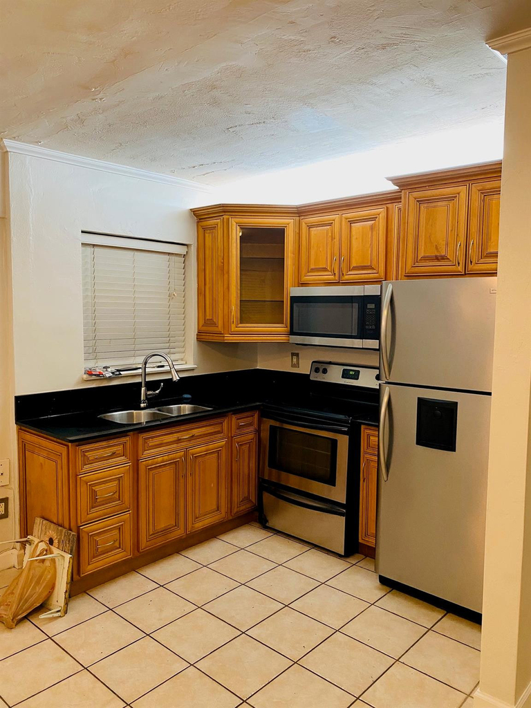 1301 N 12th Court - Photo 1