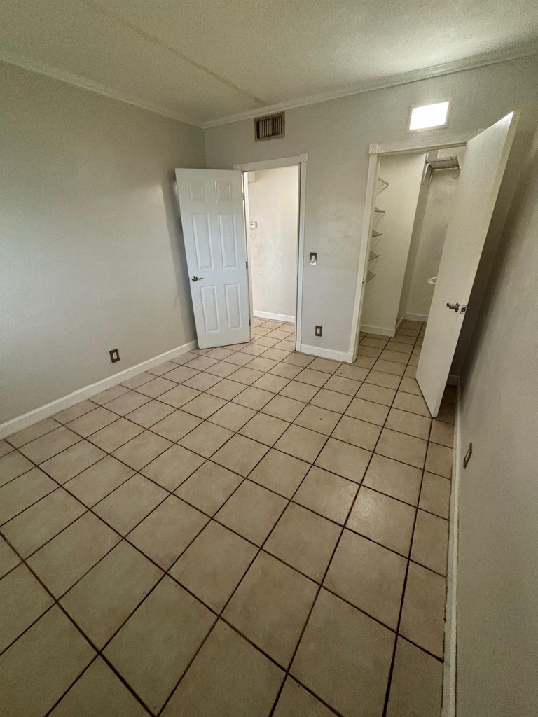 1301 N 12th Court - Photo 4