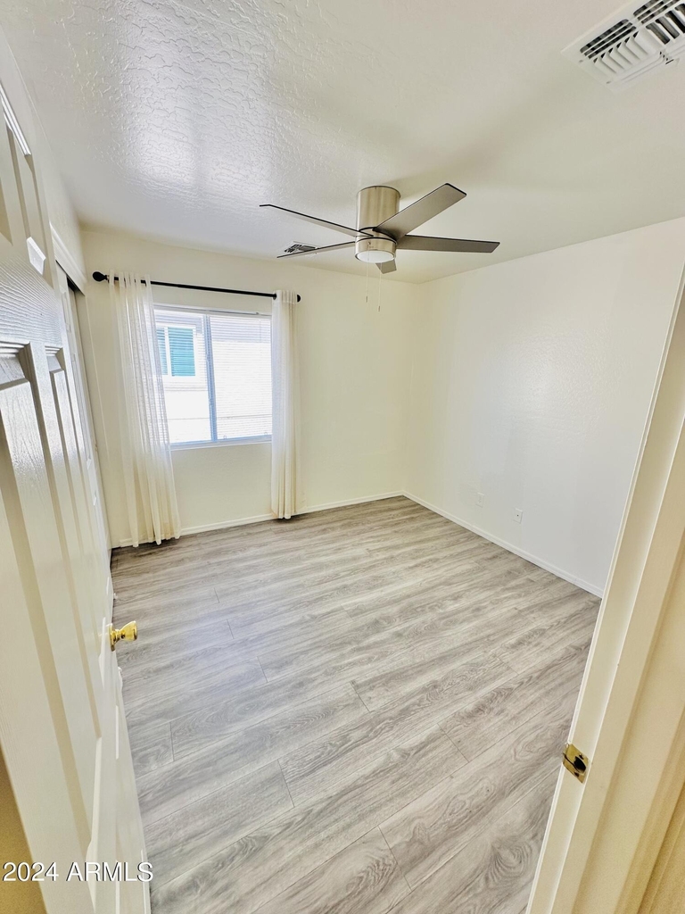 192 N 222nd Drive - Photo 9