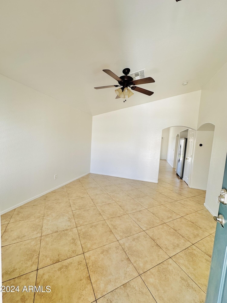 192 N 222nd Drive - Photo 2
