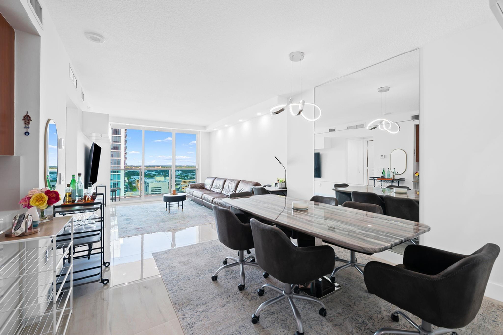 350 Se 2nd Street - Photo 2