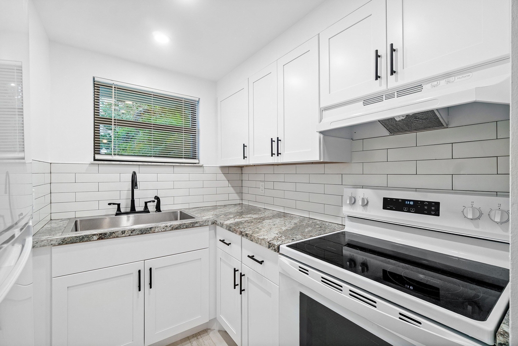 626 N Federal Highway - Photo 0