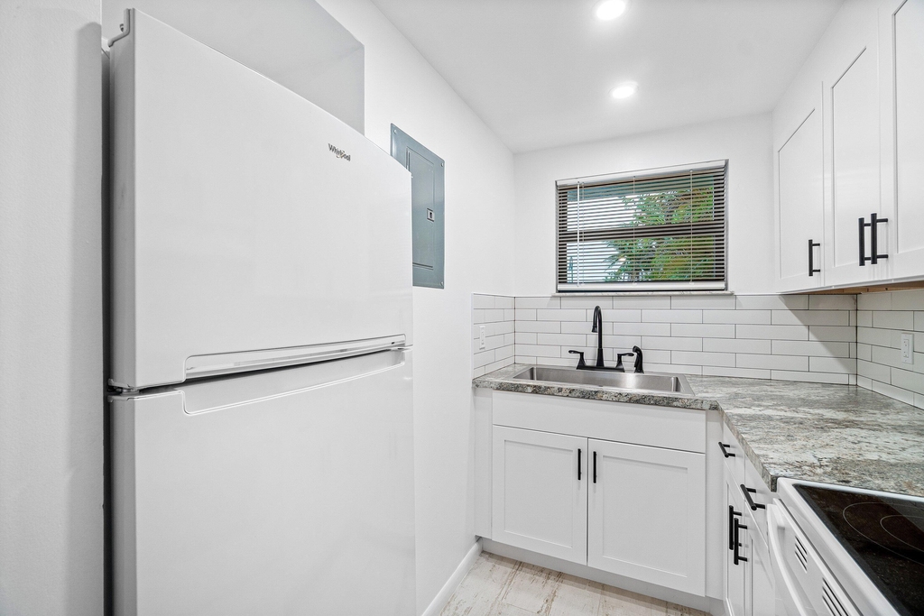 626 N Federal Highway - Photo 2