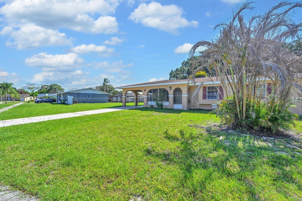 160 Ne Bracken Road - Photo 2