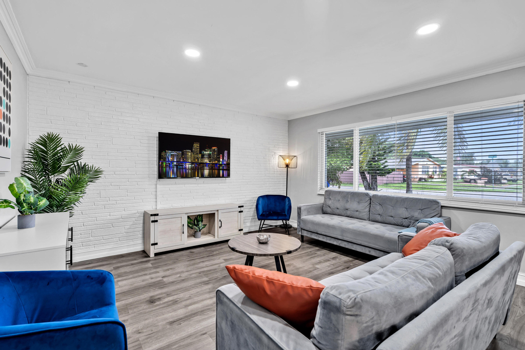 6860 Tyler Street - Photo 8