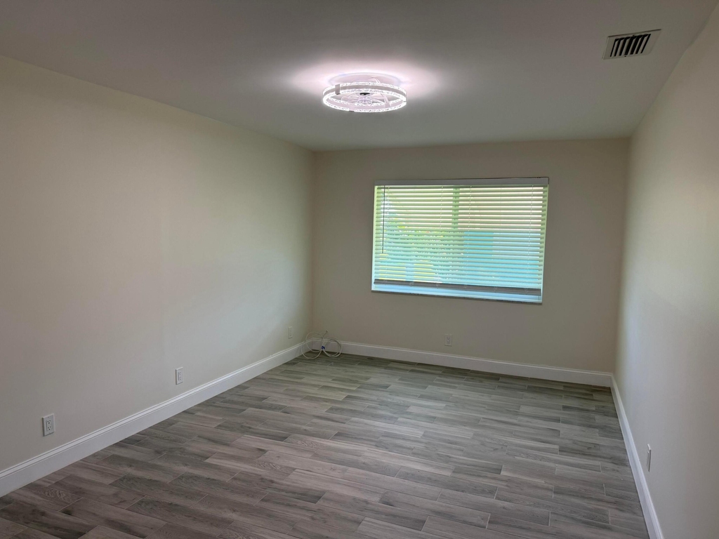 255 South Boulevard - Photo 10