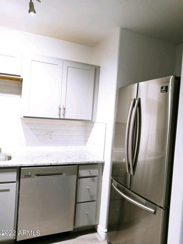 6713 E Cheery Lynn Road - Photo 4