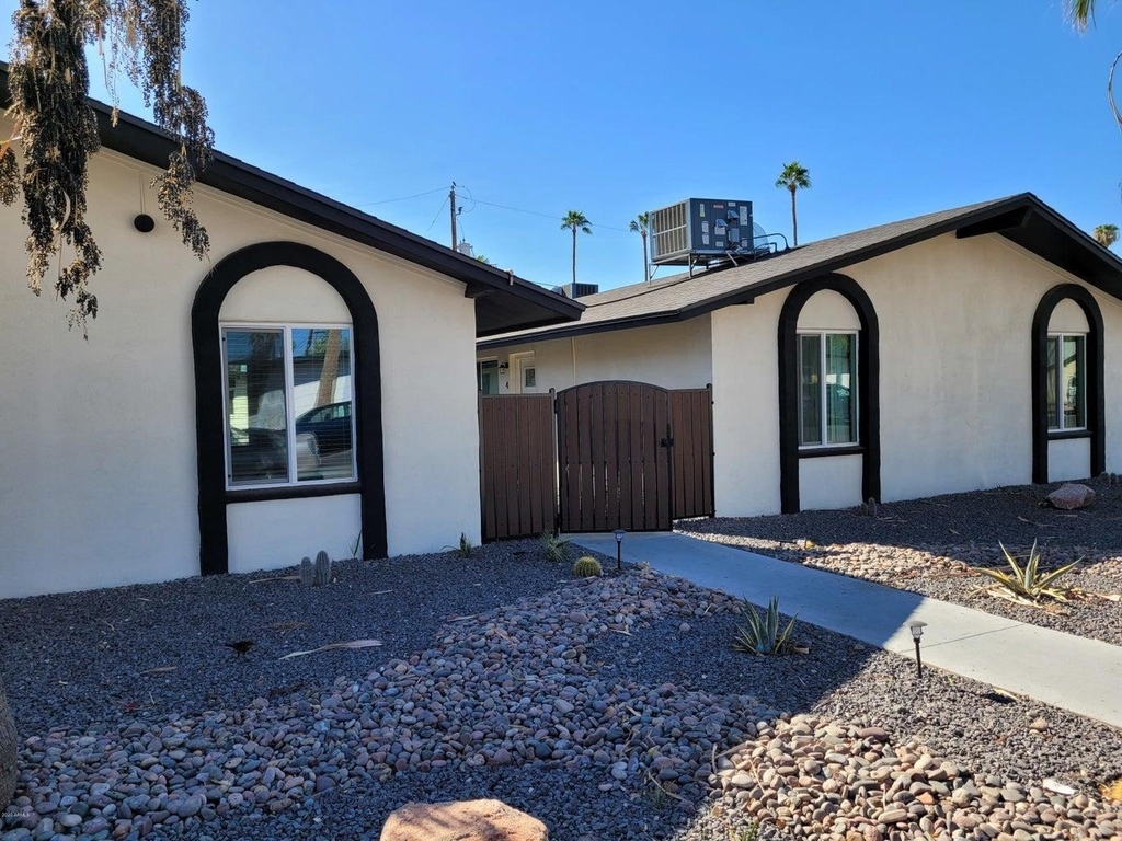 6713 E Cheery Lynn Road - Photo 0