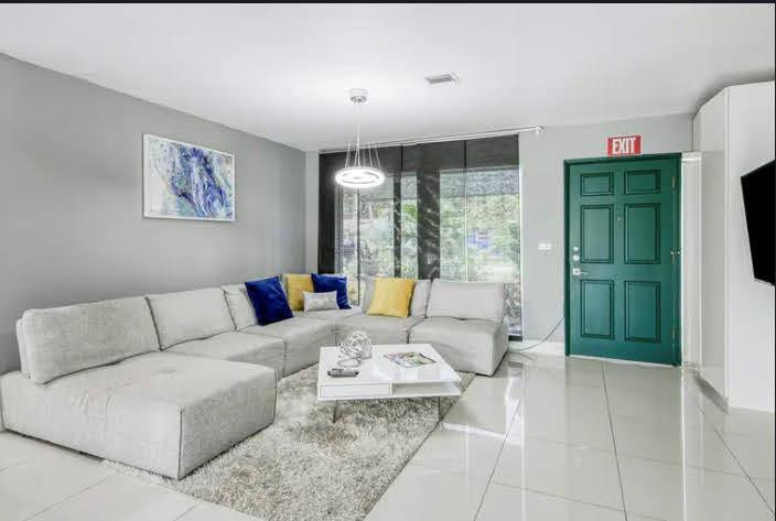 1905 N 45th Avenue - Photo 1