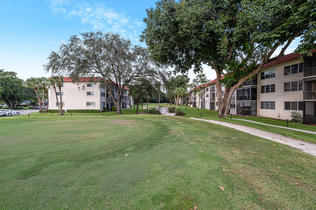 8911 S Hollybrook Boulevard - Photo 17