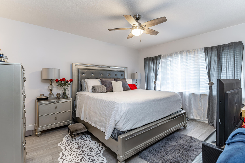 8911 S Hollybrook Boulevard - Photo 2