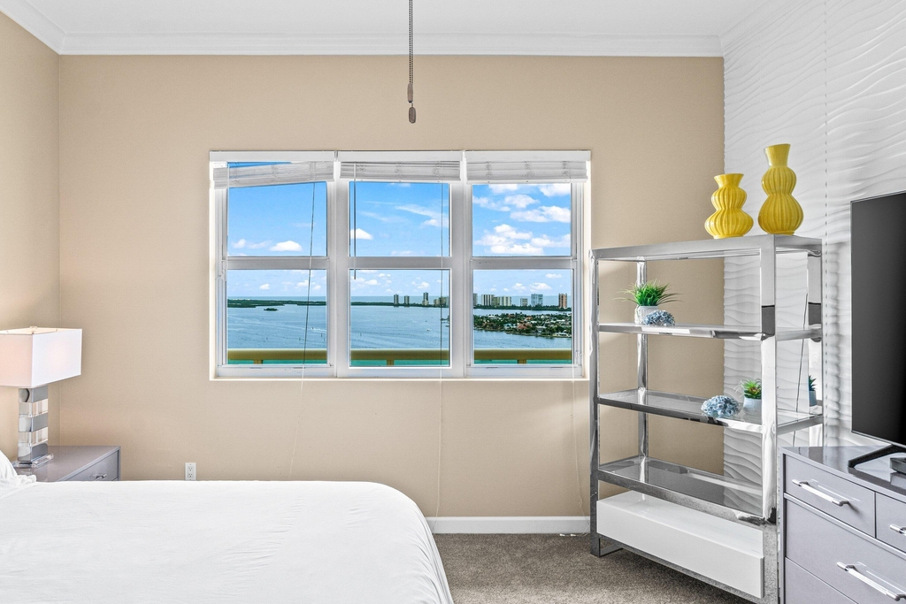 2650 Lake Shore Drive - Photo 11