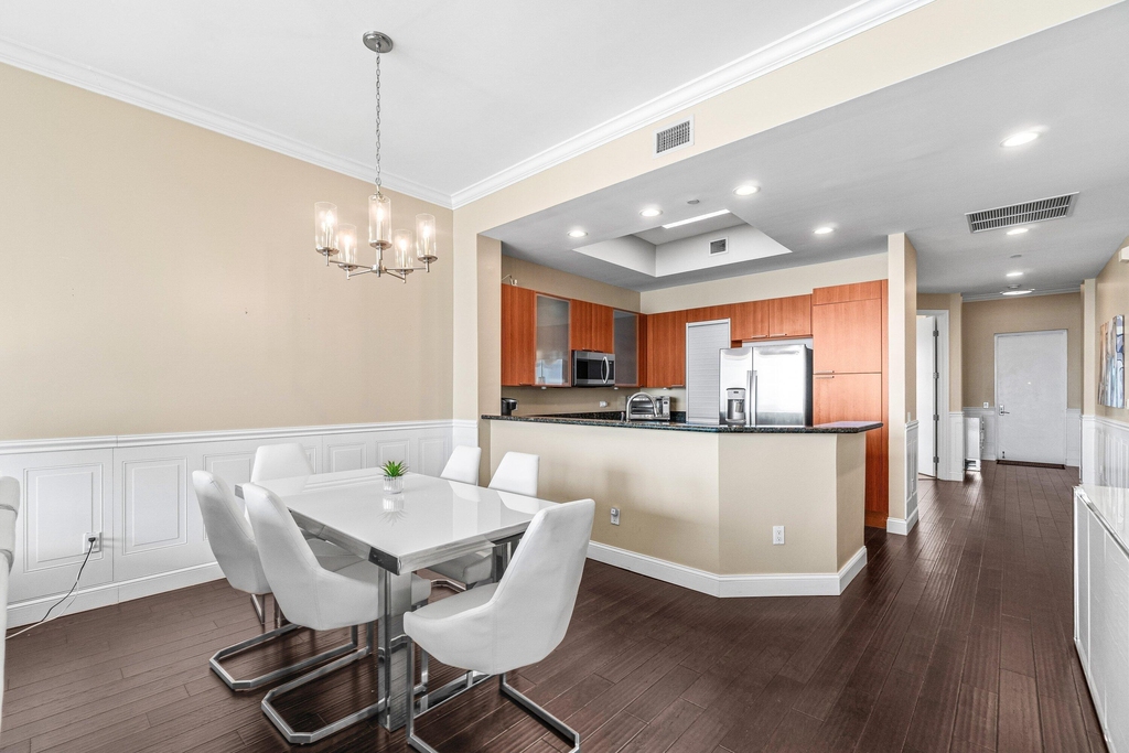 2650 Lake Shore Drive - Photo 6