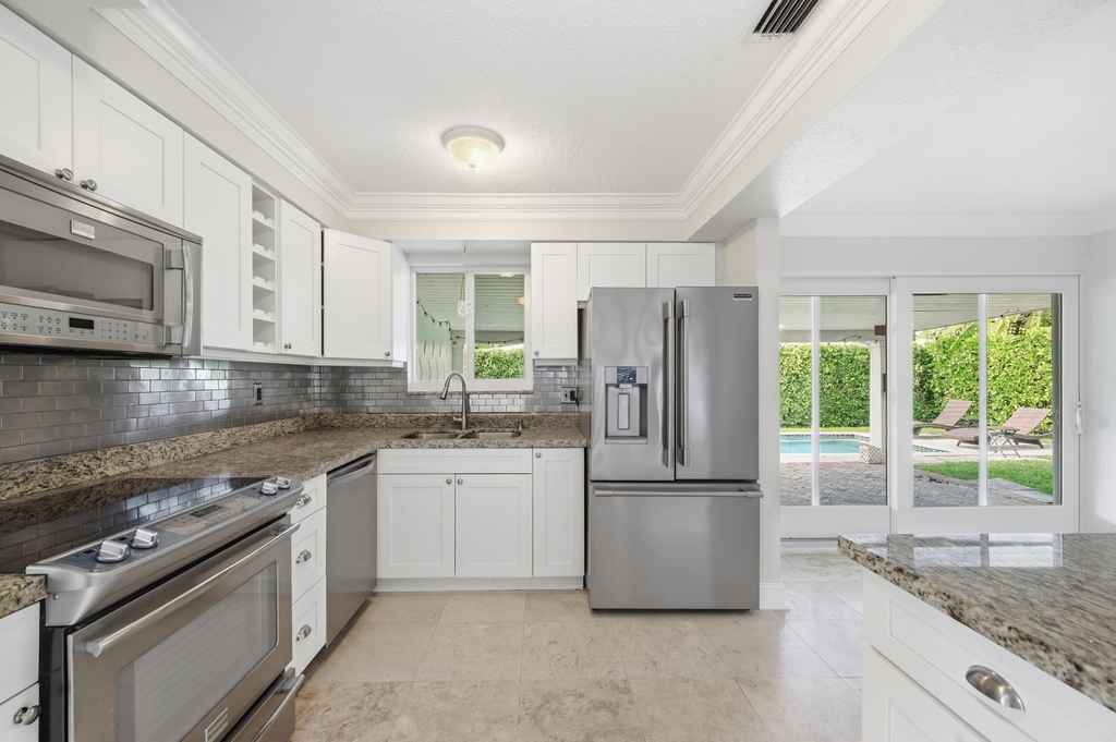2685 Se 6th Street - Photo 12