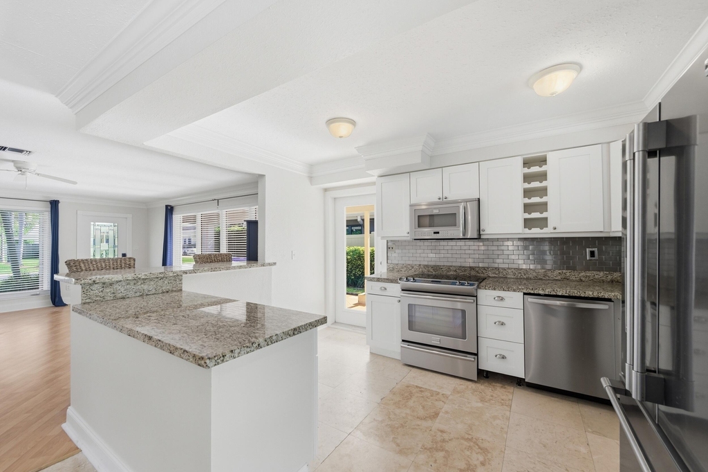 2685 Se 6th Street - Photo 10