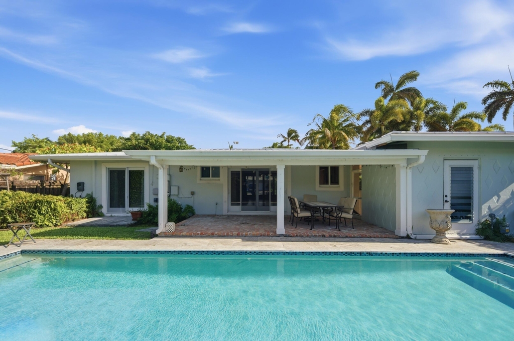2685 Se 6th Street - Photo 3