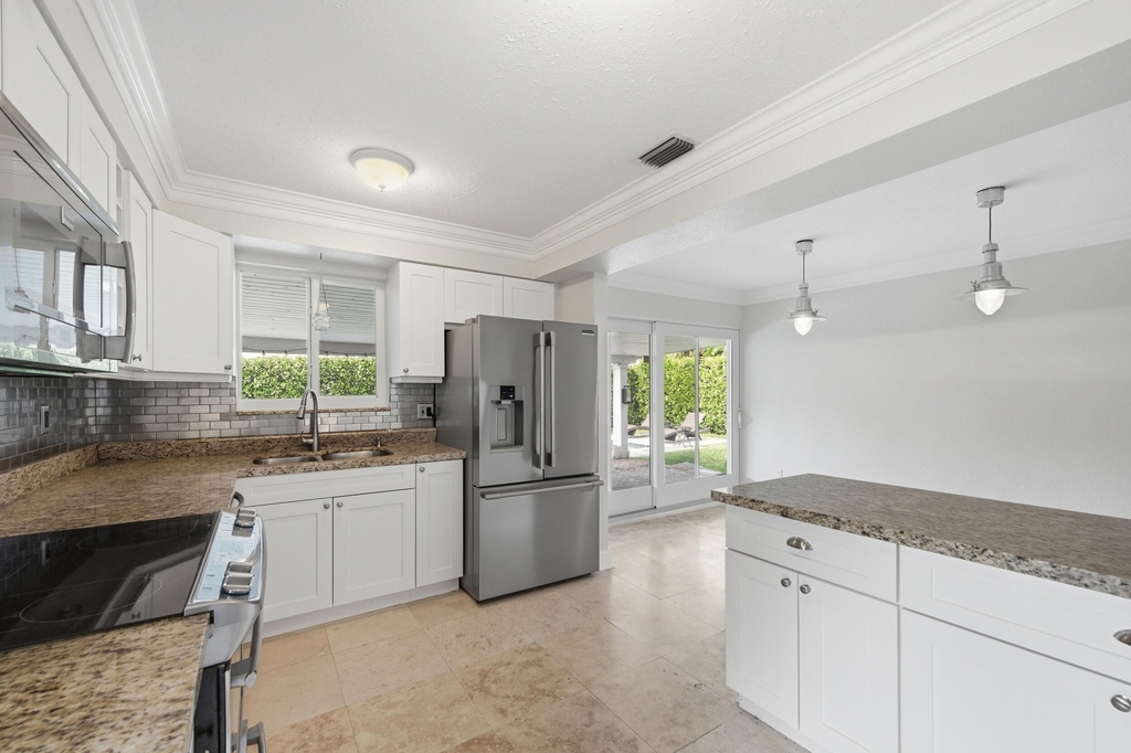 2685 Se 6th Street - Photo 11