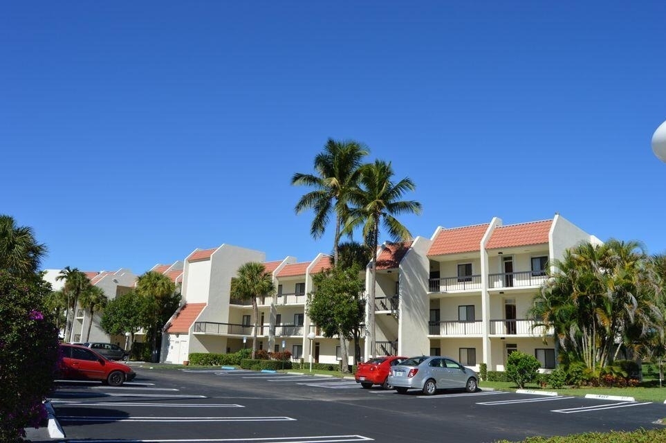 3050 Presidential Way - Photo 0
