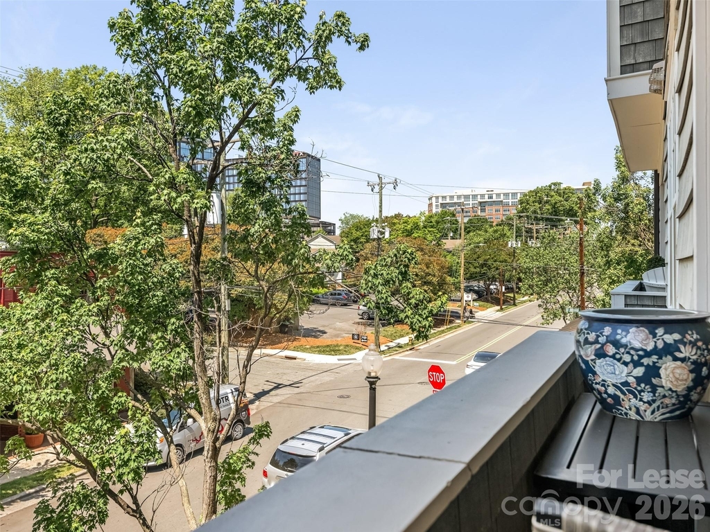 301 E Tremont Avenue - Photo 15