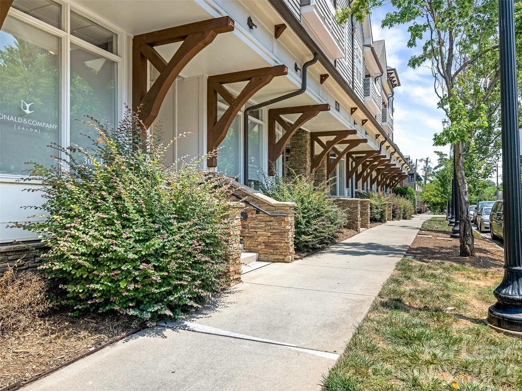 301 E Tremont Avenue - Photo 18