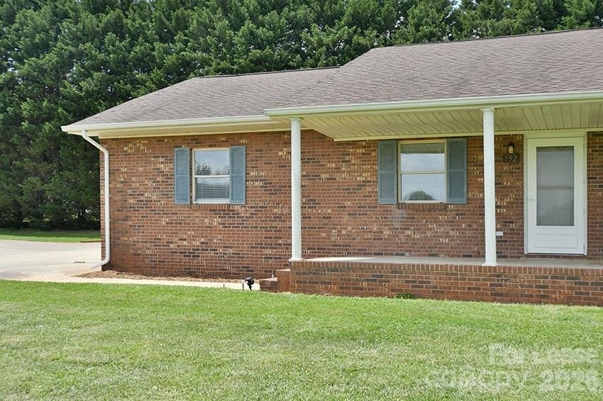 152 Glen Gar Drive - Photo 0