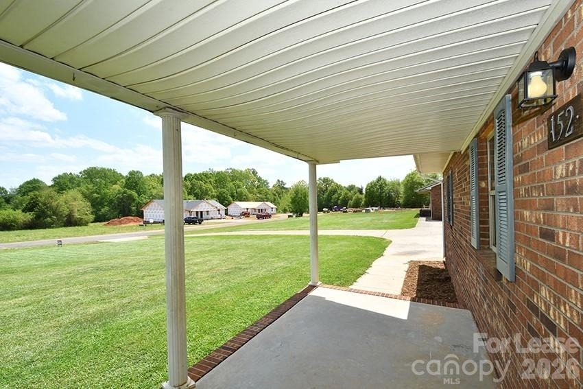 152 Glen Gar Drive - Photo 2