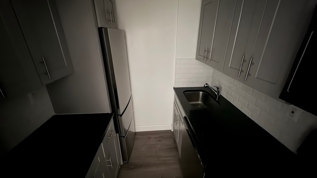 83-33 118th Street - Photo 2