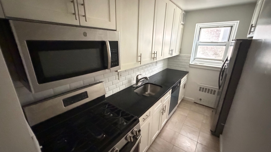 83-33 118th Street - Photo 2