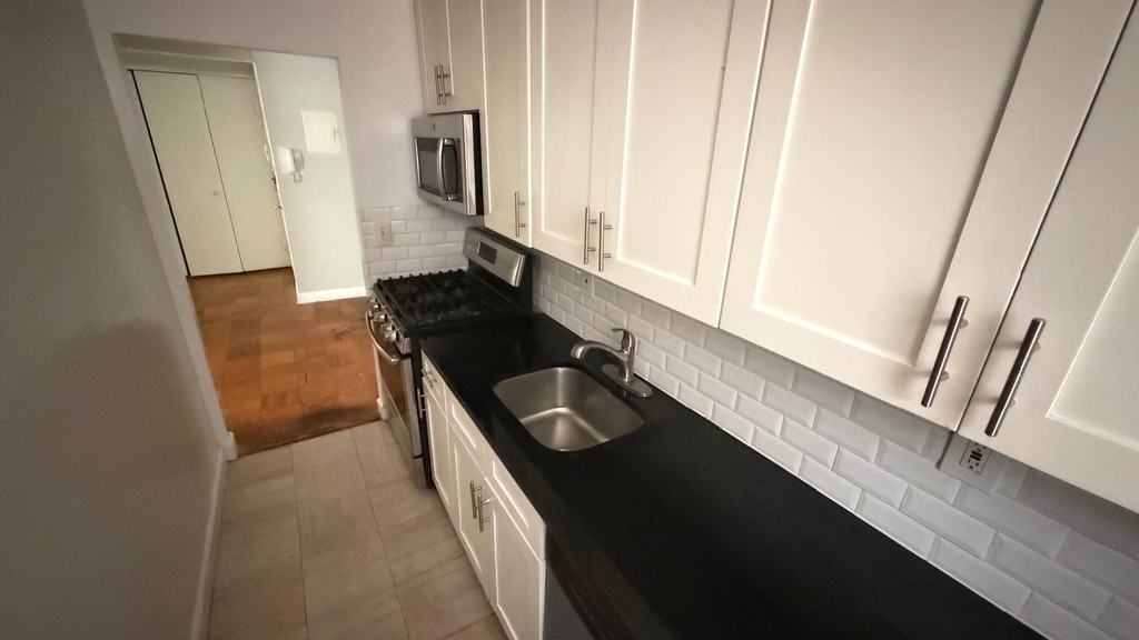 83-33 118th Street - Photo 4