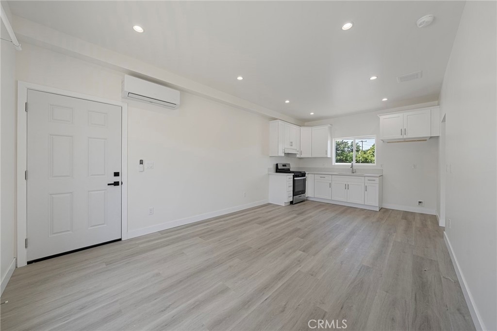 2425 Myrtle Avenue - Photo 2
