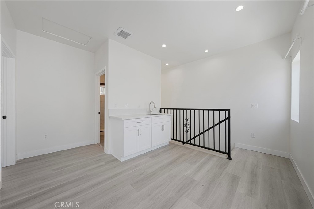 2423 Myrtle Ave - Photo 9