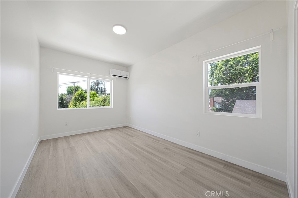 2423 Myrtle Ave - Photo 13