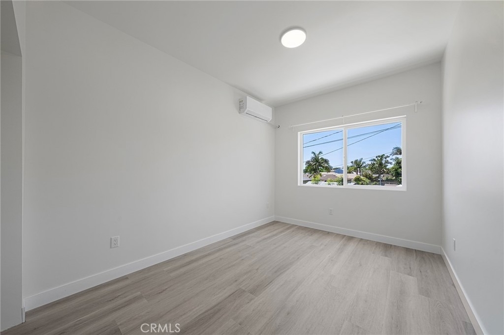 2423 Myrtle Ave - Photo 11