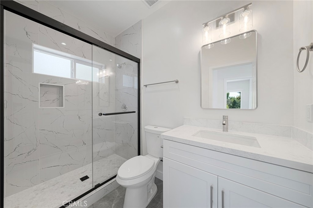 2423 Myrtle Ave - Photo 3